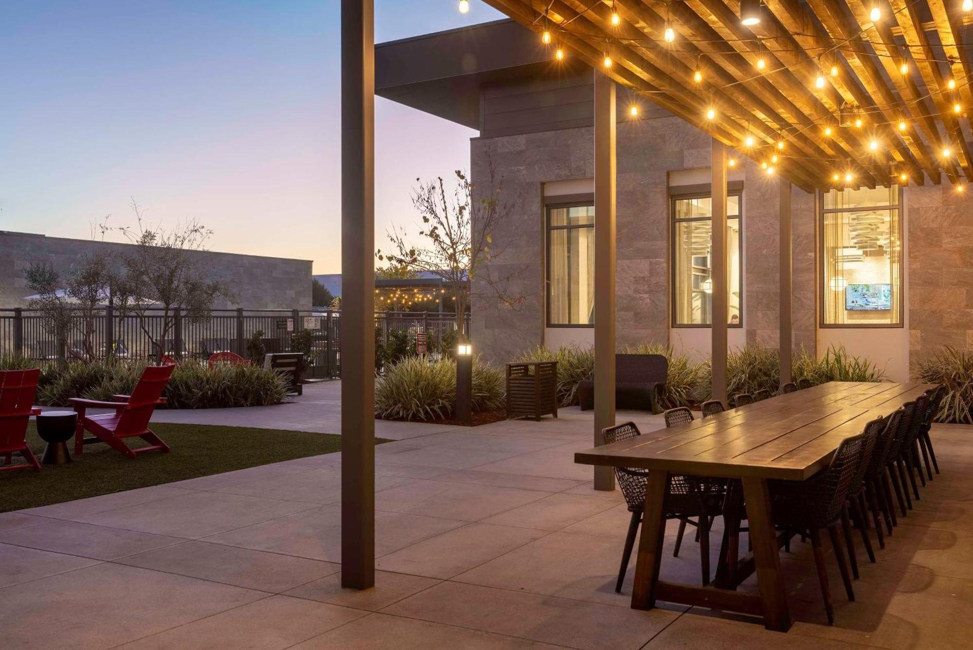 Homewood Suites By Hilton Long Beach Airport Exteriör bild